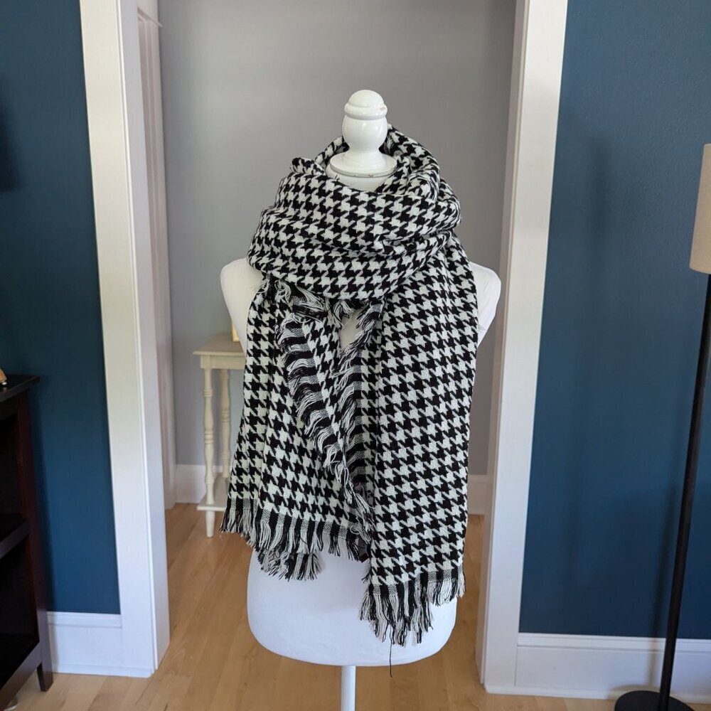 Akira Chicago Red Label Classic Black And White Hounds Tooth Winter Scarf Long - Picture 2 of 4